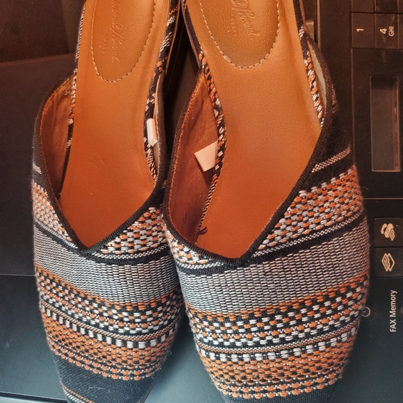 Universal Thread Mules - Picture 4 of 4